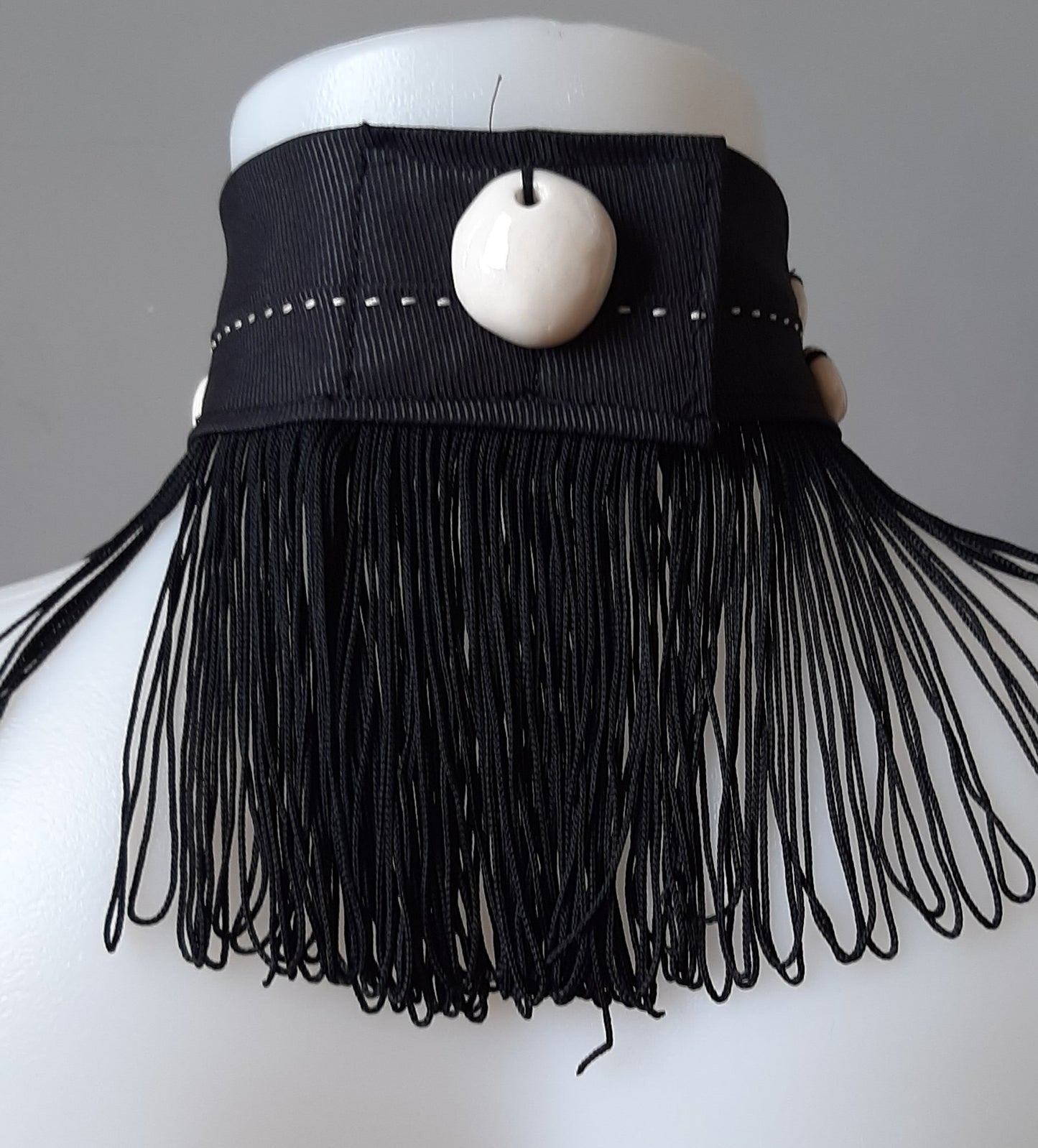 Epoque necklace in fabric and ceramic