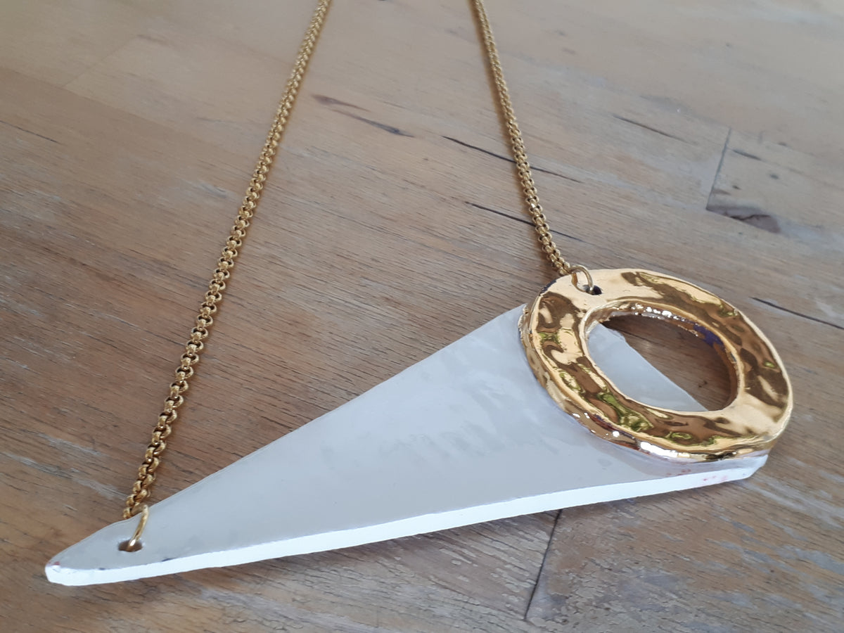 Freccia ceramic necklace
