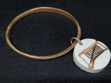 Load image into Gallery viewer, Oggicucio brooch ceramic bracelet with zamak circle
