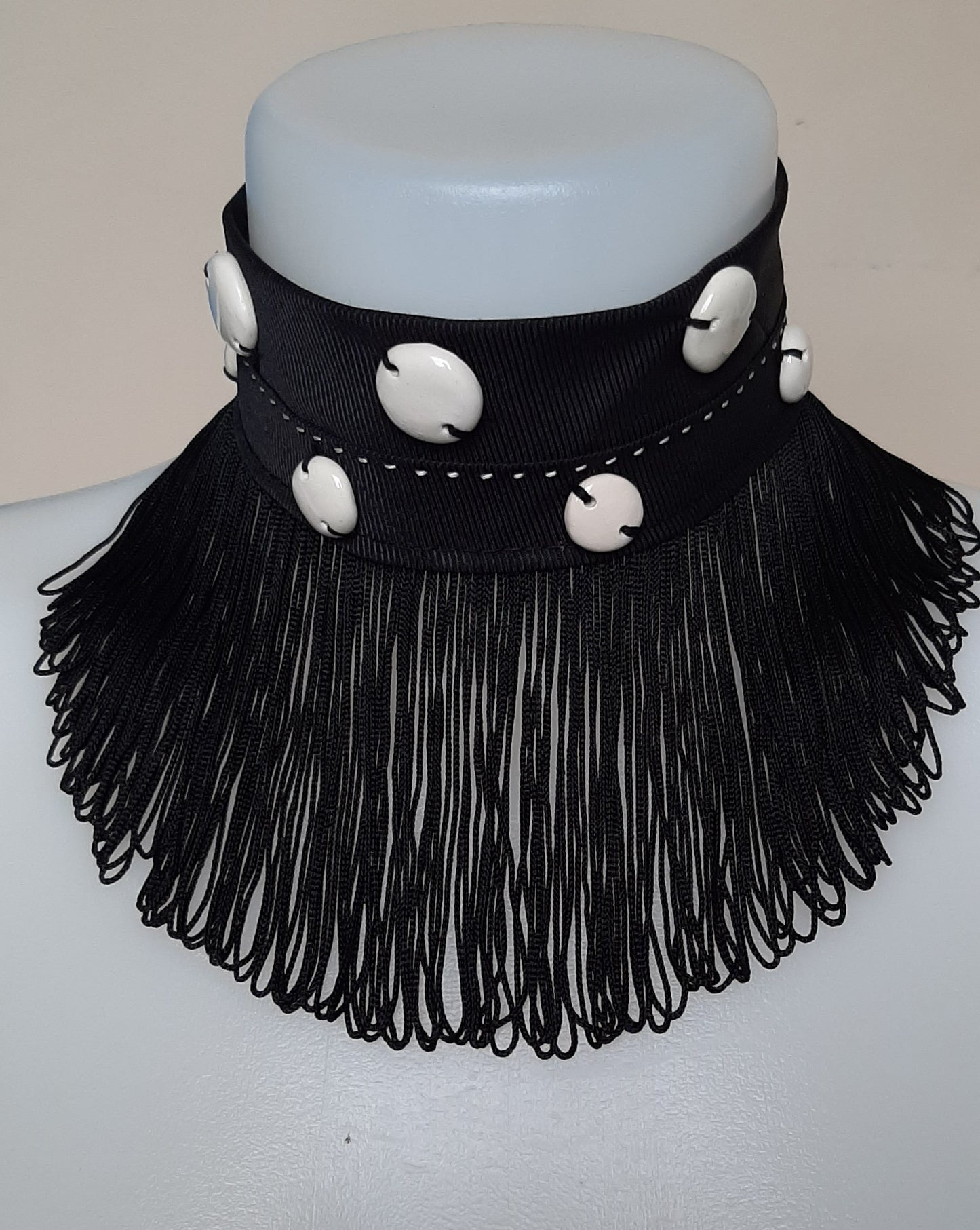 Epoque necklace in fabric and ceramic